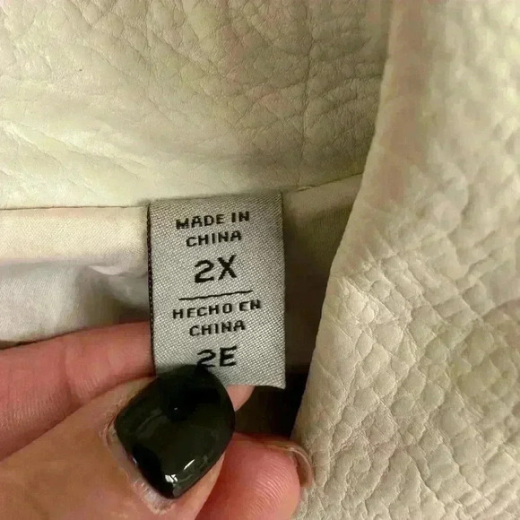 Levi's Women's White Floral Embroidered Jacket - Picture 6 of 15